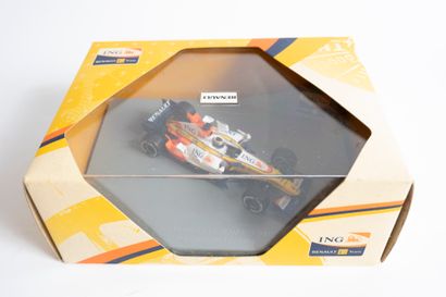 null ING RENAULT F1 TEAM R27 2007
Miniature in its packaging.