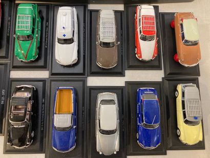 null Lot de petites voitures miniatures, principalement des modèles de DS.
Environ...