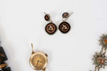 null Pair of metal earrings adorned with onyx plaques set with aventurines and centered...