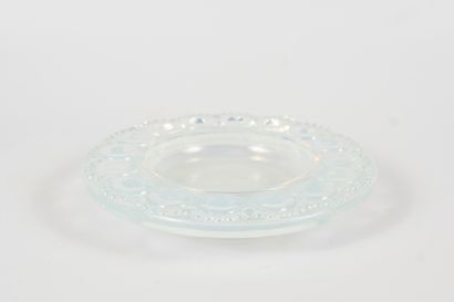 null Opalescent glass ashtray with pearl decoration in the Sabino style. 
Diameter:...