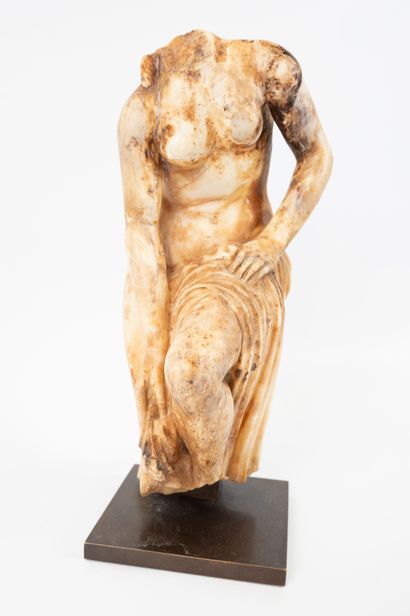 null Sculpted marble subject depicting Aphrodite in the bath, head missing.
Roman...