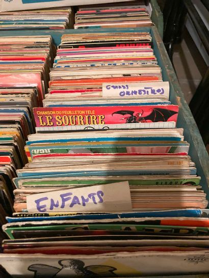 null Lot of approx. 300 45T vinyl records, including : Bible songs, children's songs...