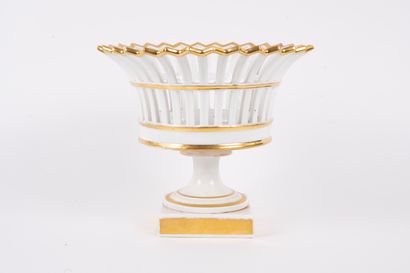 null Manufacture of DEROCHE, PARIS.
Basket on pedestal in white porcelain with gold...