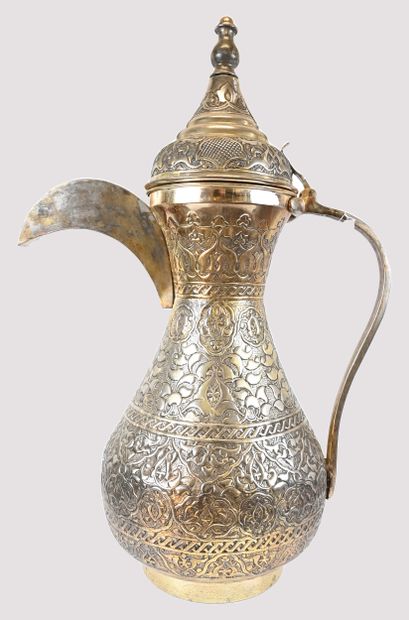 null Very important and spectacular silver-plated teapot. 
NORTH AFRICA.
(Damage...