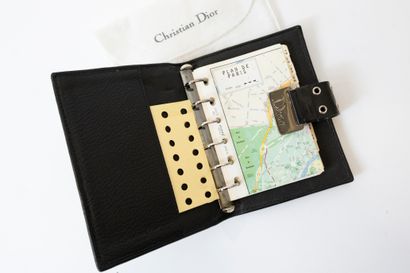 null Christian DIOR
Black leather agenda holder. 
14.5 x 10.5cm
(Used condition)