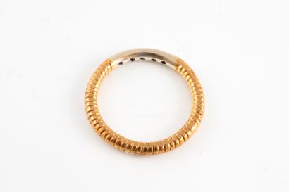null Two 18k gold TUBOGAZ style ring surmounted by a line of diamonds. 
Gross weight:...