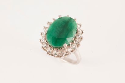 null 925/°° silver Pompadour ring set with a large emerald root, approx. 4.50cts,...