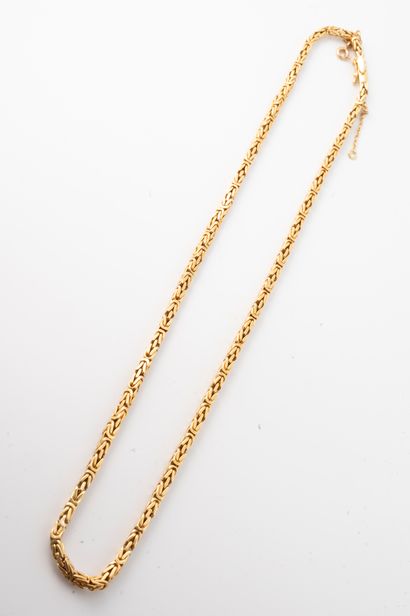 null Yellow gold square link necklace. Eight and safety chain. 
Weight: 31gr. Length:...