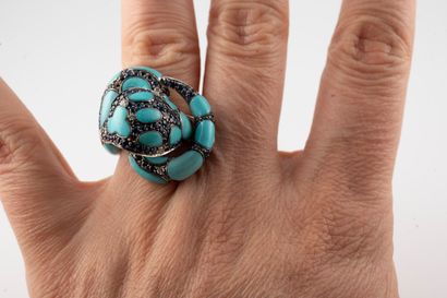 null Intertwined snake ring in 18k white gold paved with turquoise and sapphires...