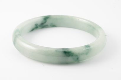 null Necklace bracelet in jade. 
Inside diameter: 6cm. Weight : 40,40gr