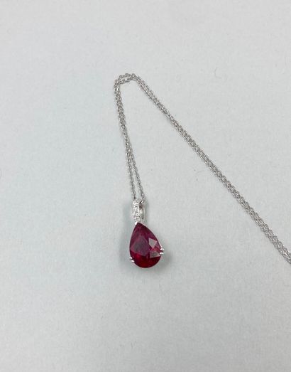 null 18k white gold drop pendant set with a 3ct pear-cut rubellite topped with 4...