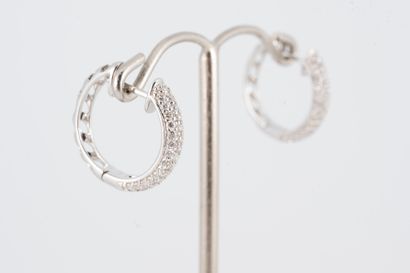 null Pair of diamond-paved hoop earrings in 18k white gold. 
Gross weight: 3.30gr....
