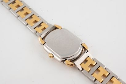 null HERMES Paris
Montre bracelet de dame en acier et métal doré modèle "RALLYE",...