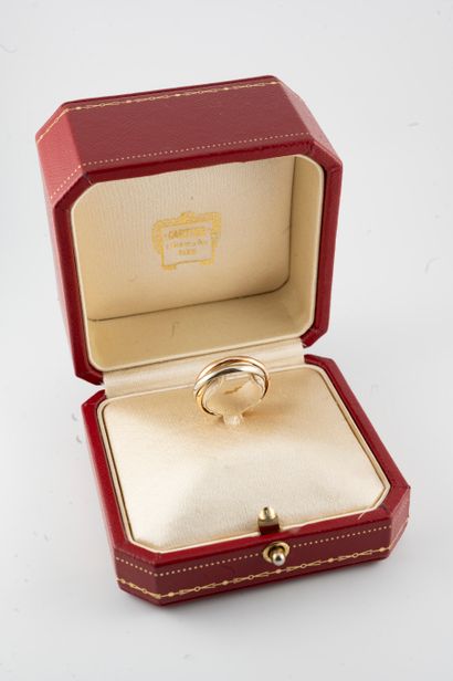null CARTIER, Paris
Trinity three-ring ring in 18k gold. Signed
Weight : 4,50gr....