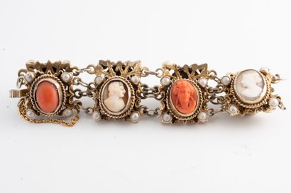 null Articulated bracelet in gilt metal adorned with shell and coral cameos, with...