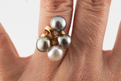 null 18k yellow gold ring adorned with four cultured pearls, three Tahitian and one...