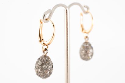 null POMELLATO Paris
Pair of silver and 18k yellow gold earrings holding a drop entirely...