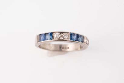 null 18k white gold half wedding band formed by a line of diamonds alternated with...