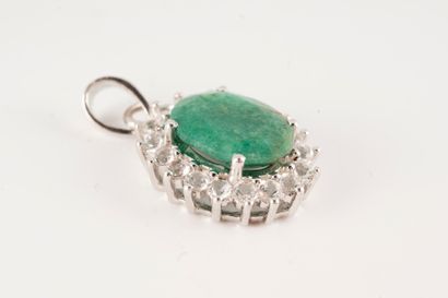 null 925/°° silver Pompadour pendant set with a large emerald root, approx. 4.20cts,...