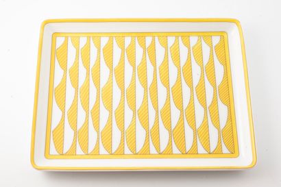 null HERMES, Paris
Soleil d'Hermès
White porcelain tray with yellow graphic design.
16x12cm.
Brand...