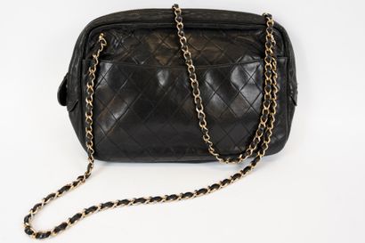 null CHANEL Paris
Quilted black leather bag with two handles in interwoven leather...