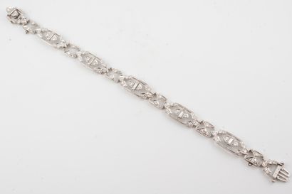 null Supple platinum bracelet with openwork links in geometric shapes set with diamonds....