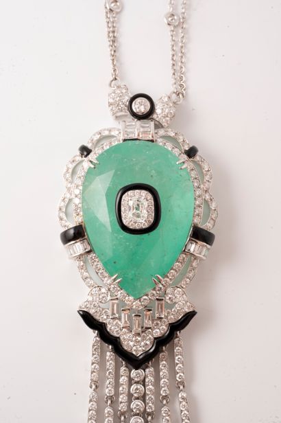null Superb necklace in 18k white gold holding as a pendant a pear-cut emerald weighing...