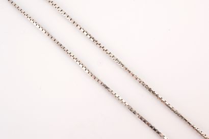 null 18k white gold chain with adjustable Venetian links. 
Weight: 5.80gr. Length...