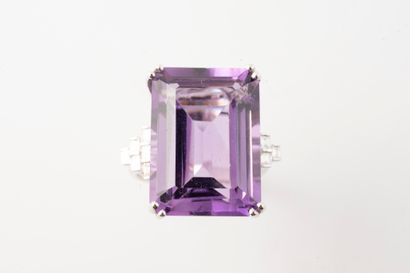 null 18k white gold cocktail ring set with a 16.65cts emerald-cut amethyst set with...