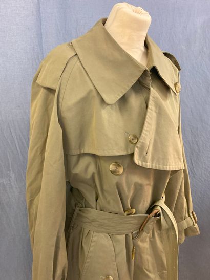 null BURBERRY
Vintage men's trench coat. 
(Good condition)