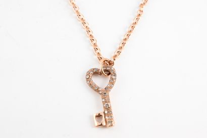 null Rose gold chain adorned with a diamond-studded key pendant. 
Gross weight: 7.50g....