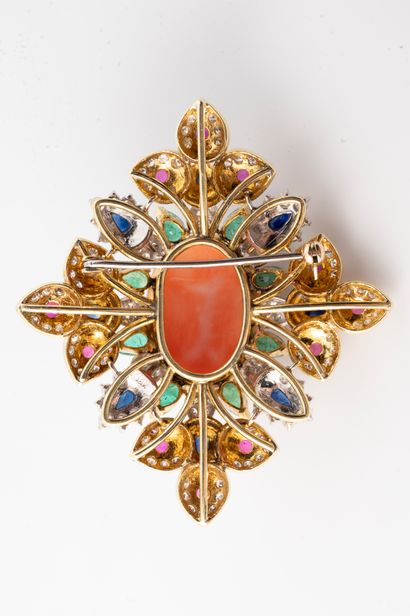 null Superb 18k yellow and white gold brooch topped with an angel-skin coral cabochon...