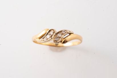 null 18k yellow gold ring set with diamonds. French work. 
Gross weight: 2.10g. TDD...
