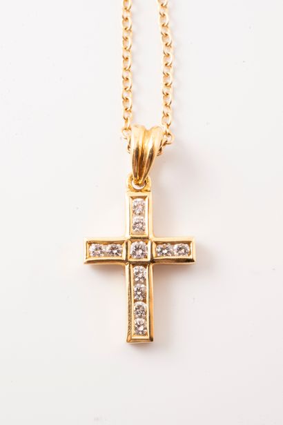 null Cross pendant in 18k yellow gold set with brilliant-cut diamonds. 18k yellow...