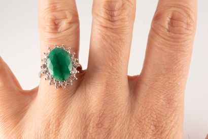 null 925/°° silver Pompadour ring set with a large emerald root, approx. 4.50cts,...