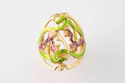 null 18k yellow gold ring with enameled iris in openwork interlacing foliage. 
Gross...