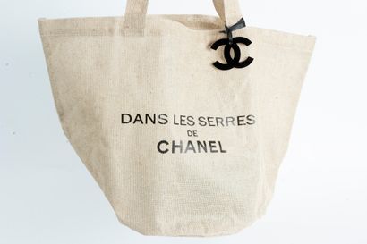 null CHANEL
In Chanel's greenhouses
Plastic-coated burlap tote bag.
Acetate bag ...
