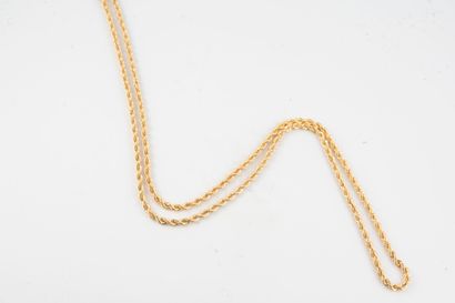 null 18k yellow gold twisted link chain. 
Weight: 4.70gr.