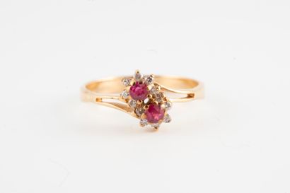 null Vous Moi ring in 18k yellow gold surmounted by two rubies in a diamond setting....