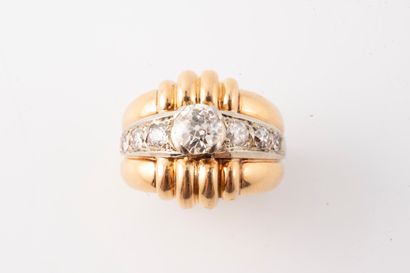 null Important Tank ring in 18k white and yellow gold set with a 1ct old-cut diamond...