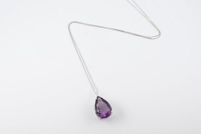 null Necklace in 18k white gold, pendant holding an 11ct pear-cut amethyst, the hoop...