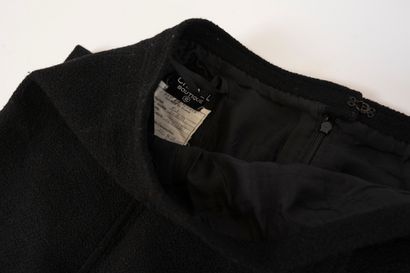 null CHANEL Paris
Black straight skirt in wool.
Size 44 (but fits 38/40)