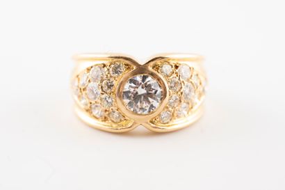null 18k yellow gold ring centered with a brilliant-cut diamond weighing approx....