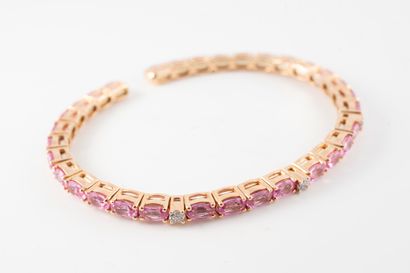 null Semi-rigid string bracelet with a line of pink sapphires set with diamond-paved...