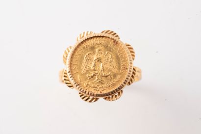 null 18k yellow gold ring set with an "estados unidos mexicanos" coin. 
Weight: 4.50g...
