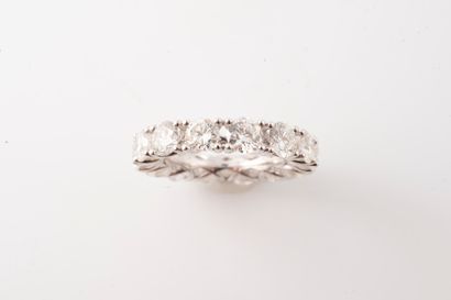 null 14k white gold ring set with 14 brilliant-cut diamonds for 7cts of diamonds....