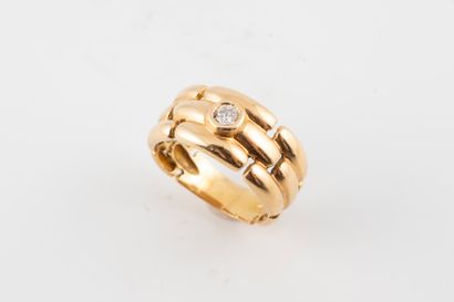 null 18k yellow gold ring set with a 0.20ct diamond. Master goldsmith's hallmark....