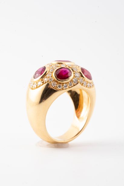 null Ball ring in 18k yellow gold surmounted by seven rubies in a diamond-paved setting....