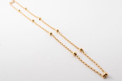 null 18k yellow gold chain adorned with small gold pearls. 
Weight: 7.40g Length:...