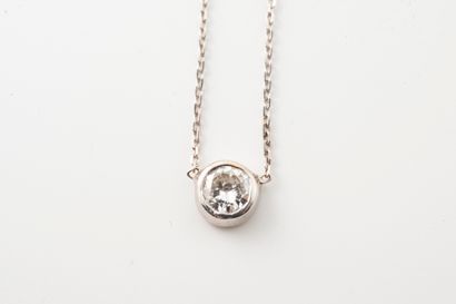 null Pendant and chain in 18k white gold set with a 0.50ct diamond 
Gross weight:...